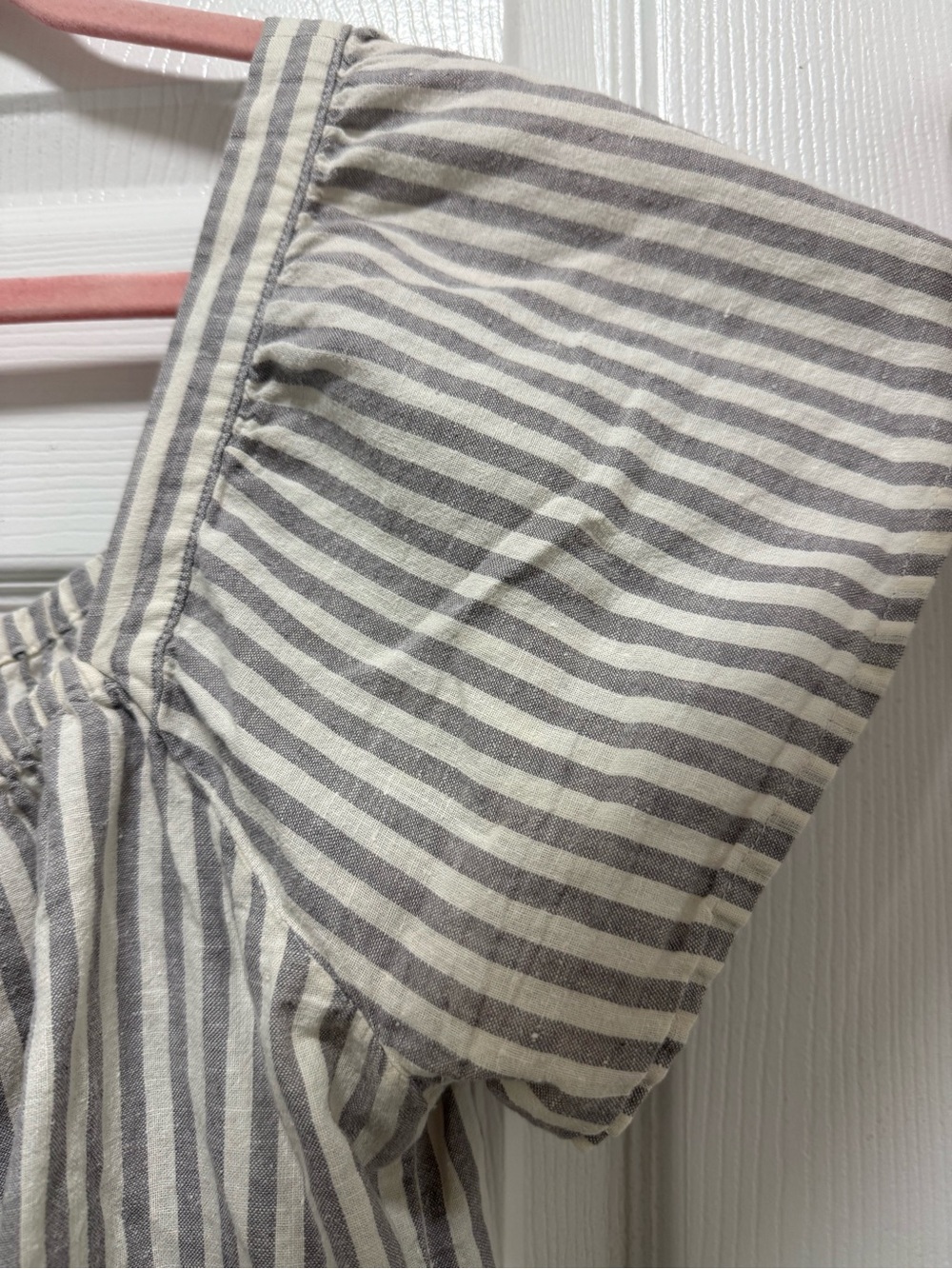 Madewell Striped White and Grey Flutter-Sleeve Button-Front Crop Top LARGE/LG - Picture 6 of 15